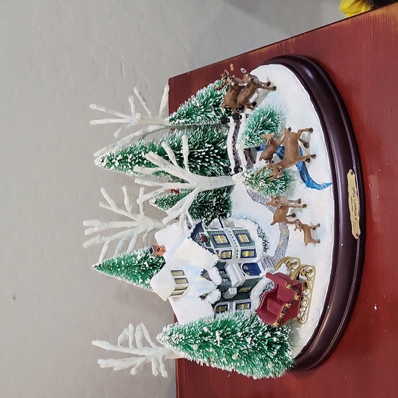 Thomas Kinkade Illuminated Musical Table Topper A Winters Night 1990's - Picture 1 of 12